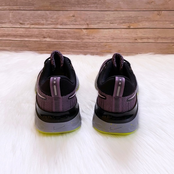 Nike Women’s React Infinity Run Flyknit 2 Trainers - Picture 7 of 9